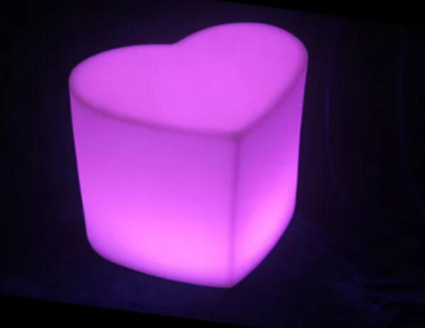   LED Würfel 40 CM – Stimmungslich Sitzwürfel 16 Farben RGB – spritzwassergeschützt mit Fernbedienung