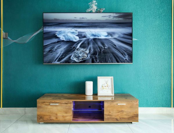   TV-Schrank – Sideboard – LED-Beleuchtung – 140 cm breit – braune Holzstruktur