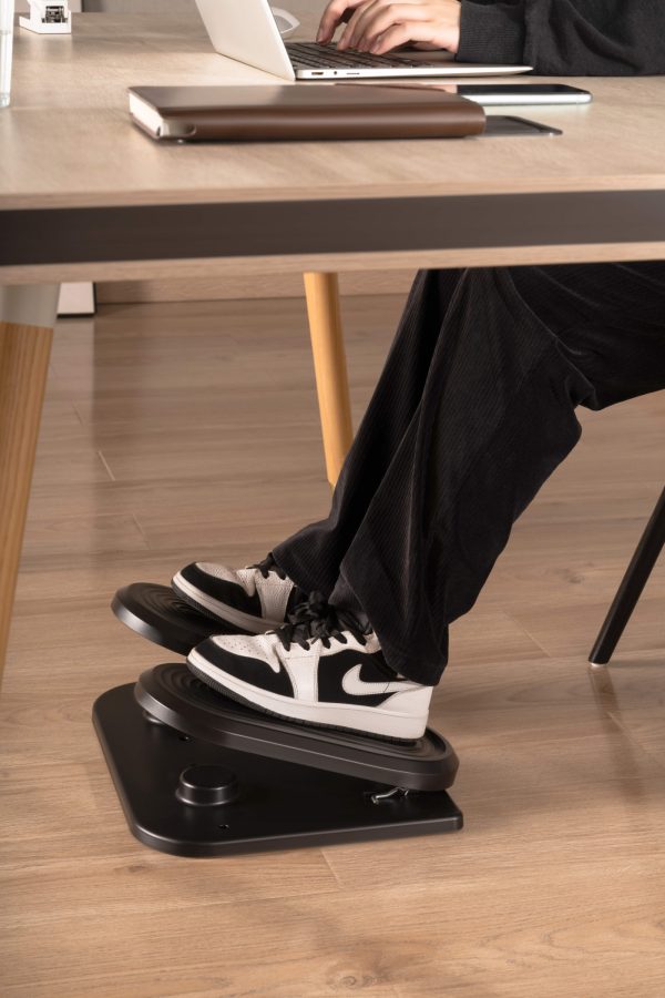   Hocker mit Stepperfunktion – Fußstütze unter dem Schreibtisch