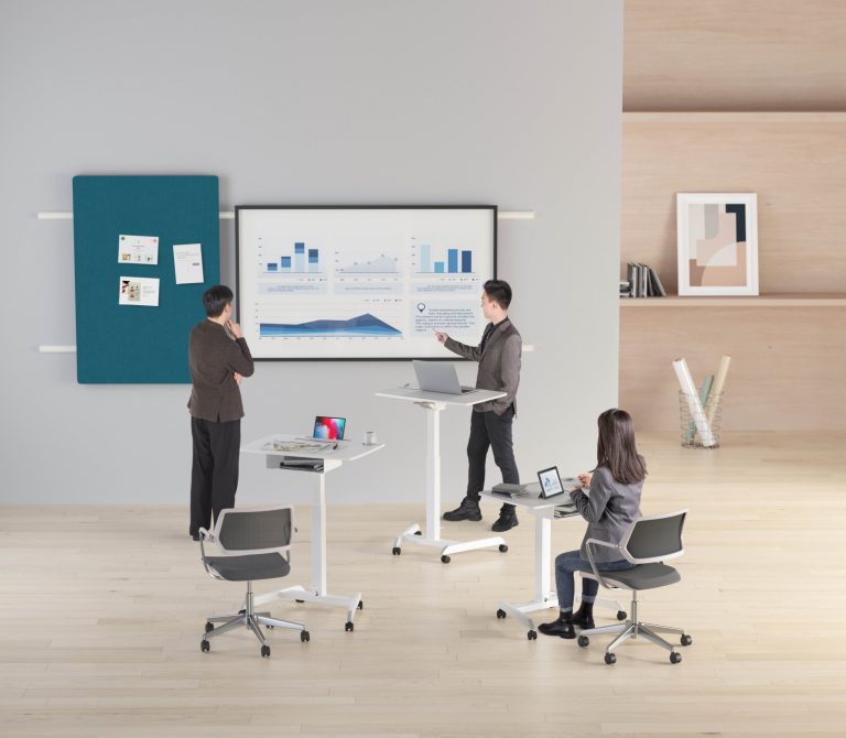 Sitz-Steh-Schreibtisch mobil - Laptoptisch - mobiler Arbeitsplatz - Präsentationstisch - alternatives Bild