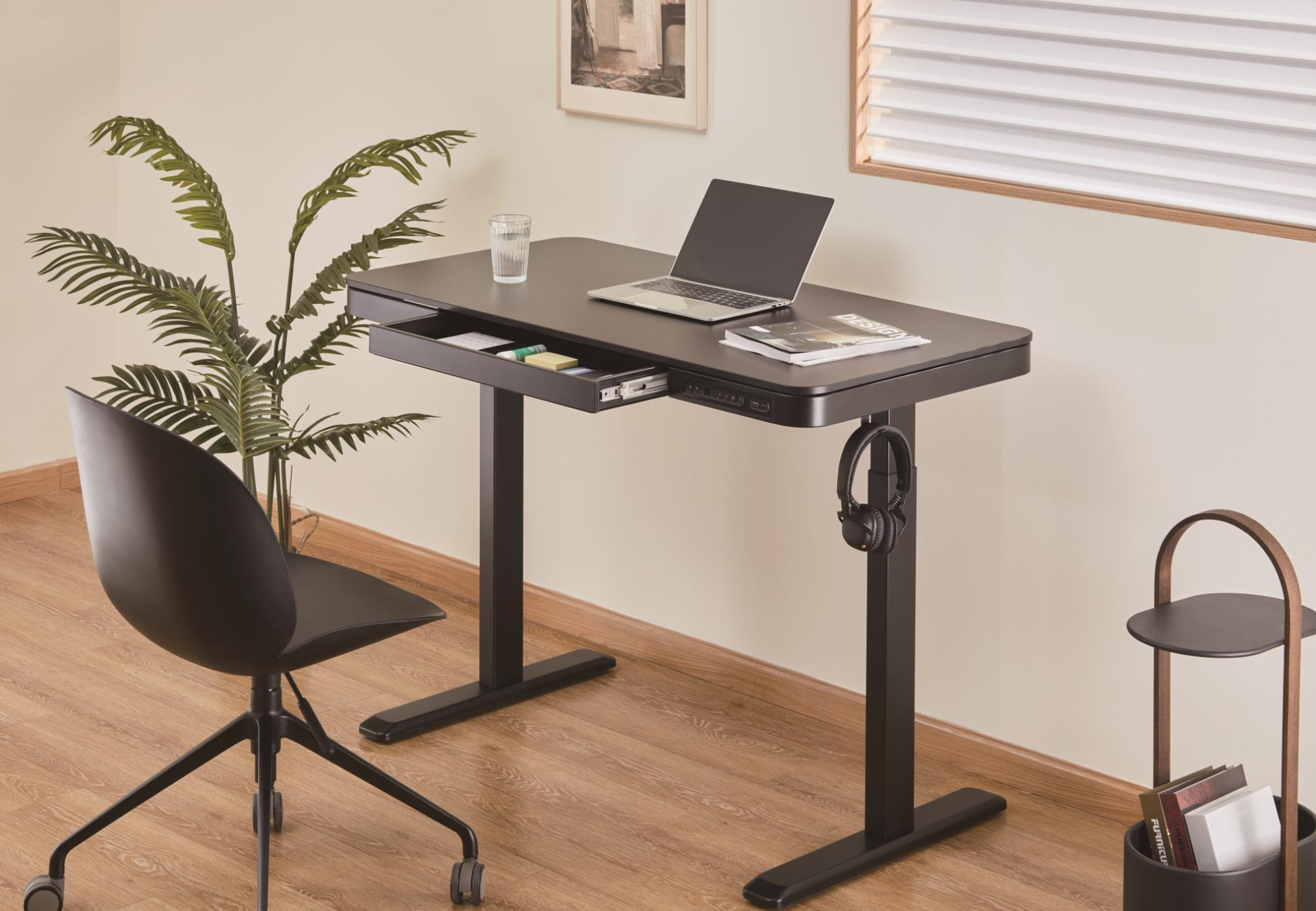 VDD Gaming Desk Premium - Steh-Sitz-Schreibtisch - Elektrisch höhenverstellbar - Gaming-Schreibtisch - VDD World DE VDD Gaming Desk Premium - Steh-Sitz-Schreibtisch - Elektrisch höhenverstellbar - Gaming-Schreibtisch - VDD World DE